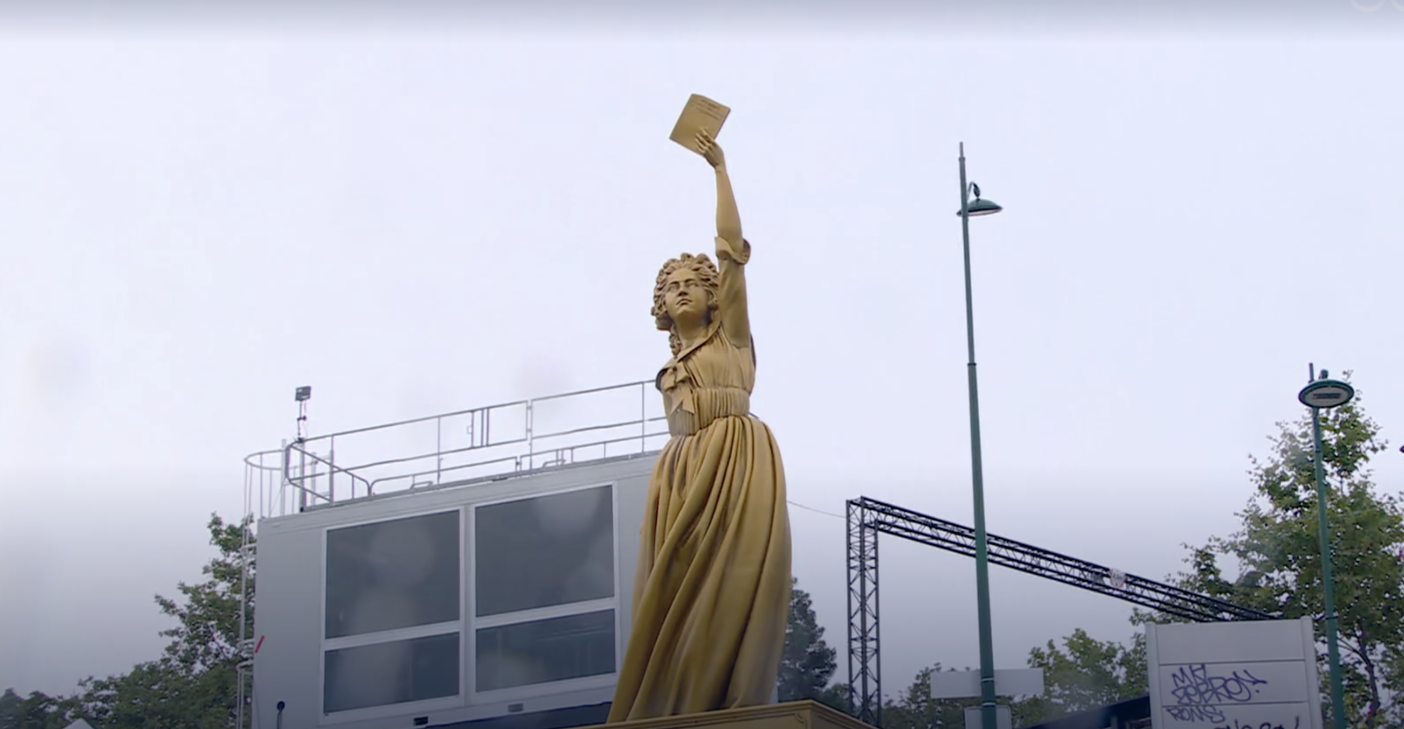 Goldene Statue