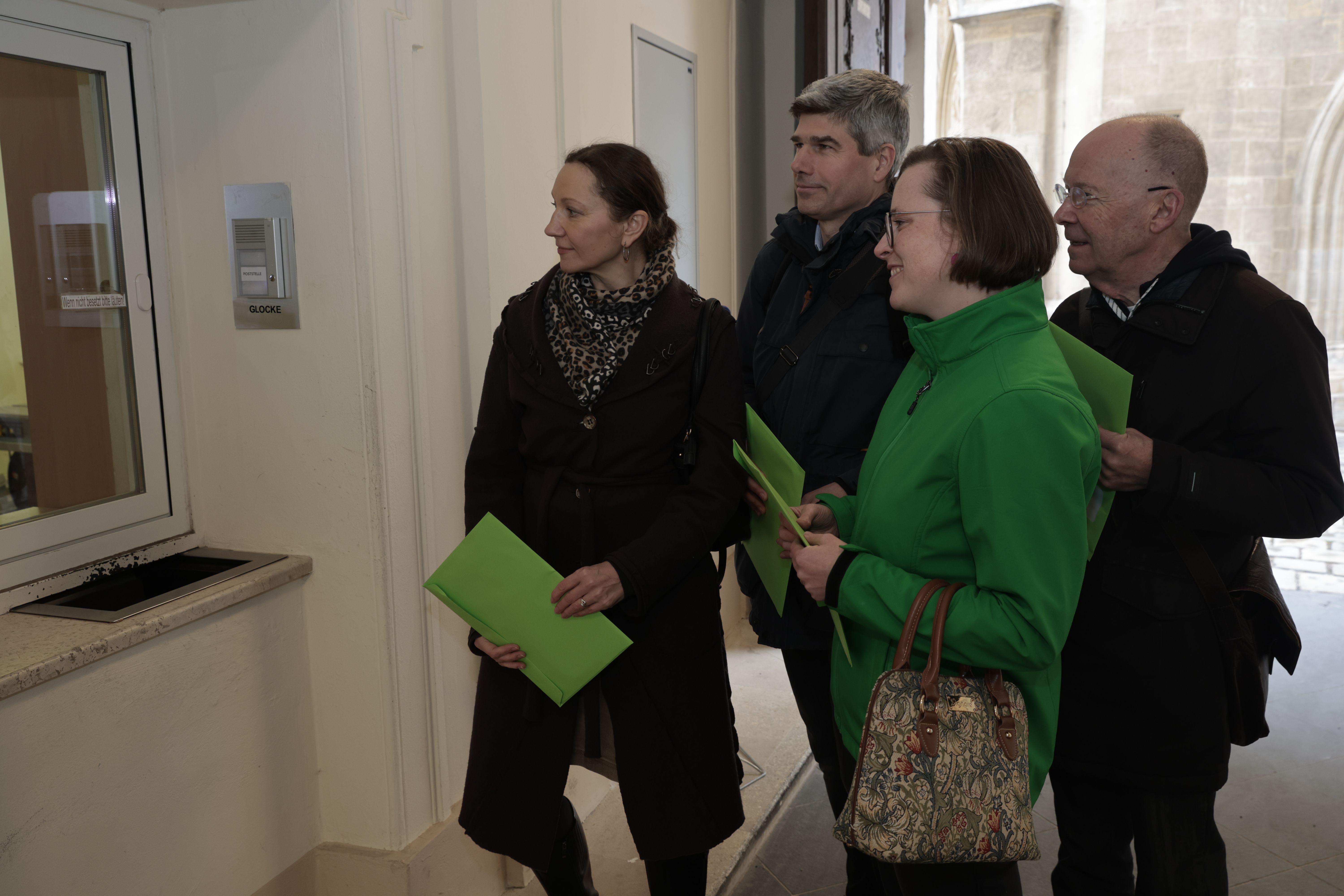 Übergabe an der Poststelle des Bundesministeriums