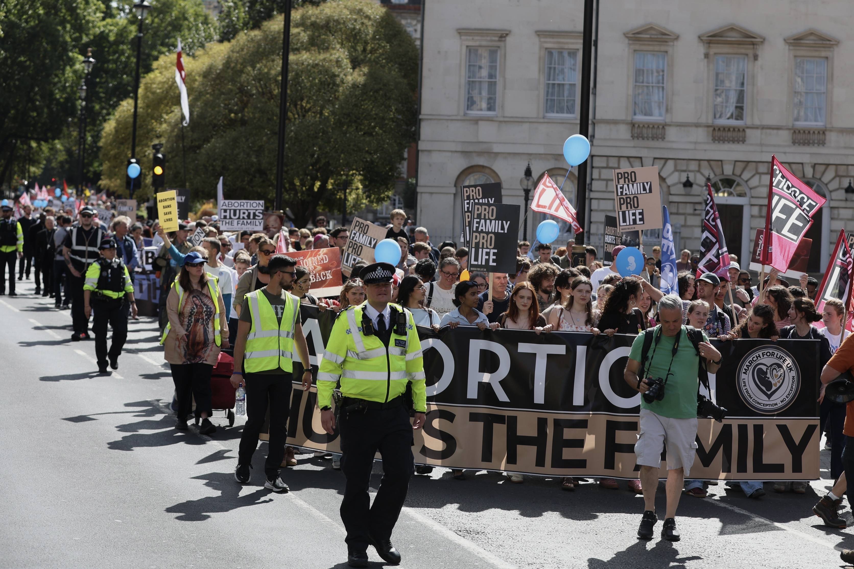 10.000 Menschen beim March for Life in London 2026