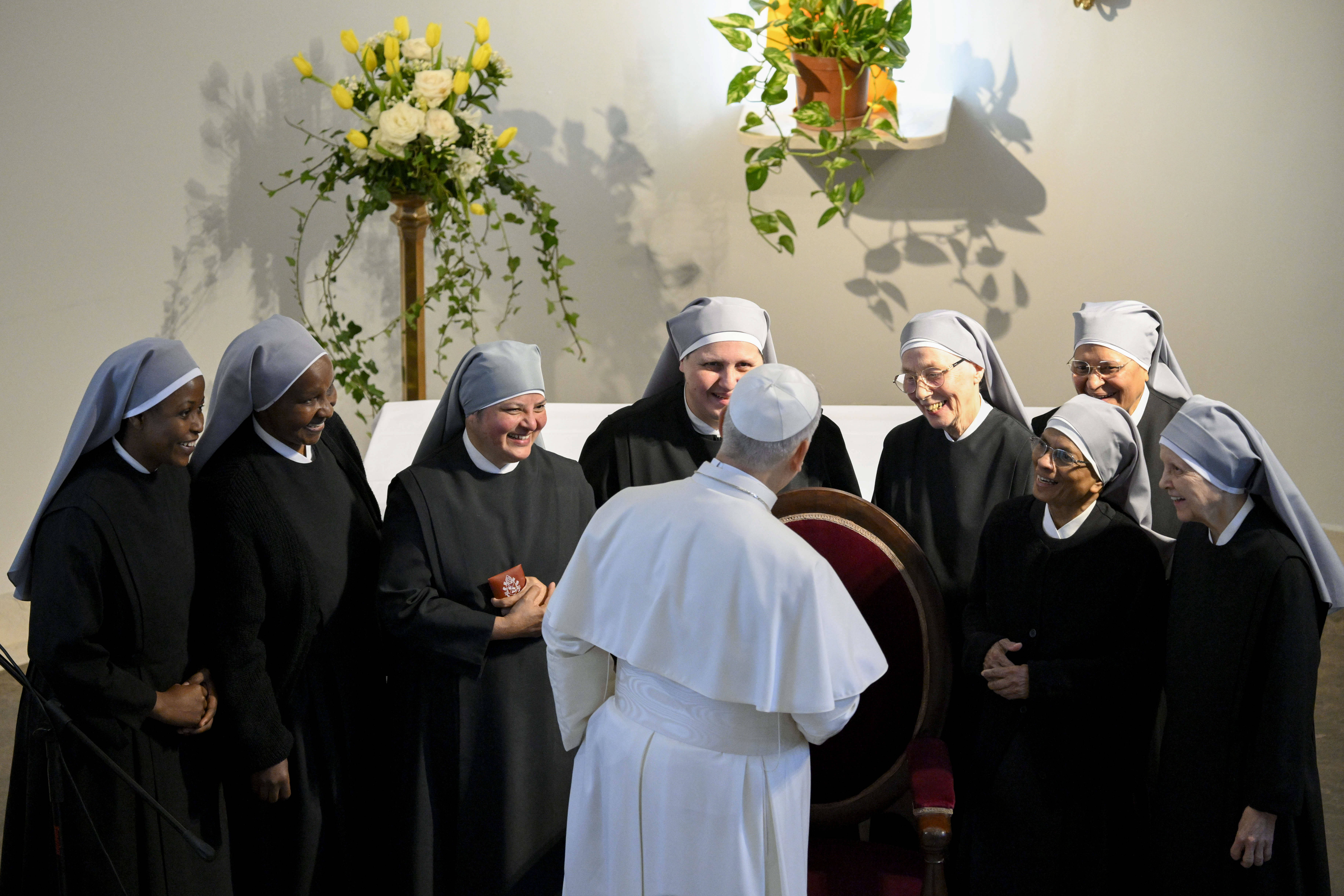 Papst Leo XIV. besucht das Pflegeheim der Kleinen Schwestern der Armen in Istanbul.