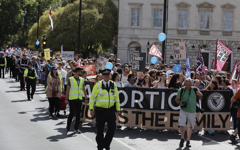 10.000 Menschen beim March for Life in London 2026