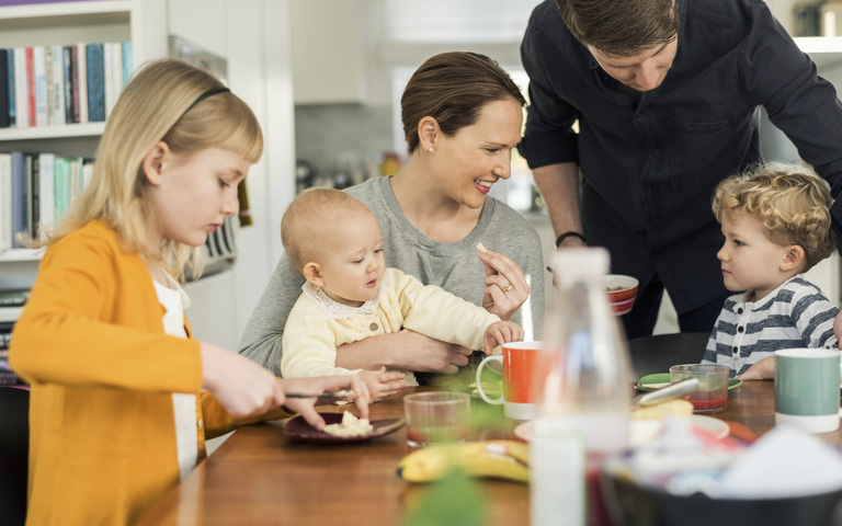 Familie mit drei Kindern