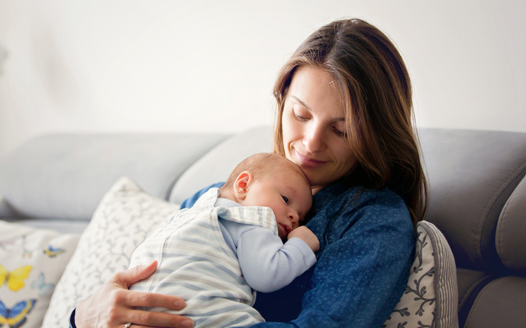 Mutter Kind Schmusen Kuscheln