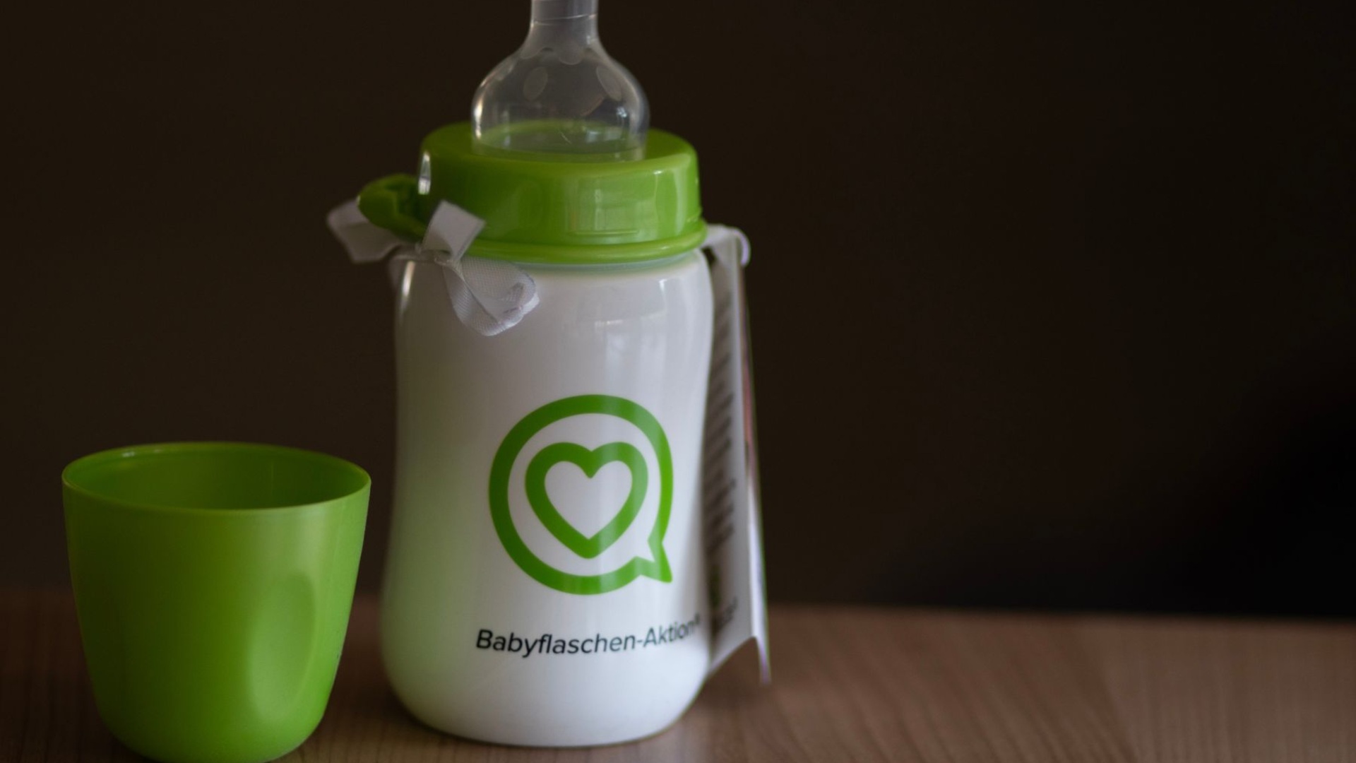 eine 1000plus-Babyflasche für eine Spendenaktion